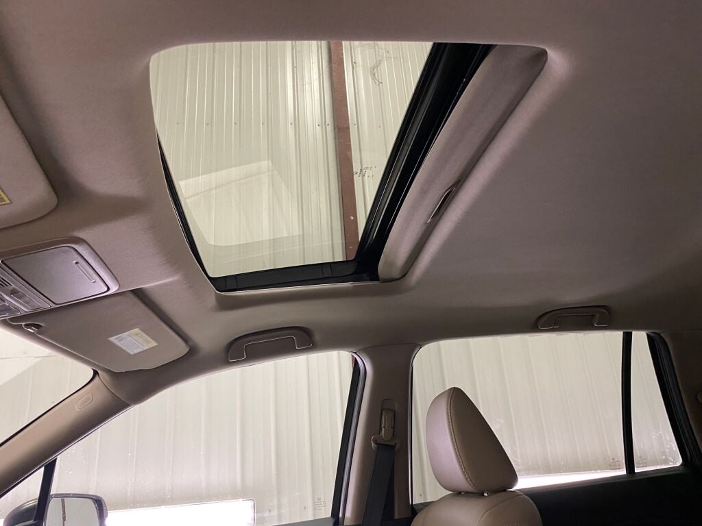 2016 Honda Pilot photo 31 of 38