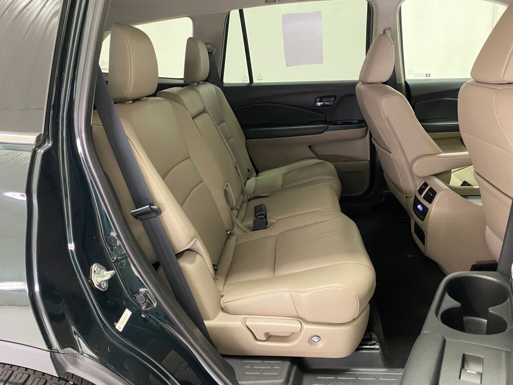 2016 Honda Pilot photo 11 of 38