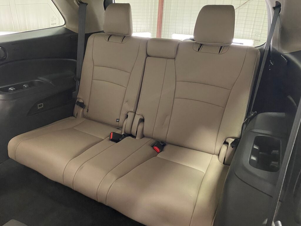2016 Honda Pilot photo 28 of 38