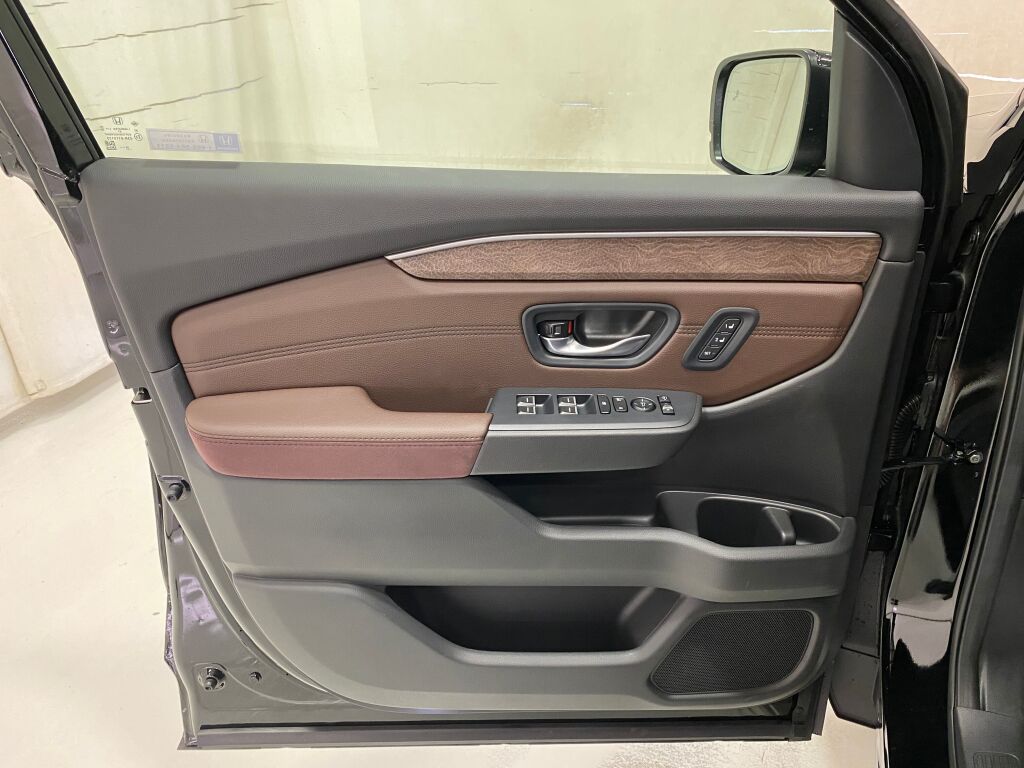 2026 Honda Pilot photo 16 of 24