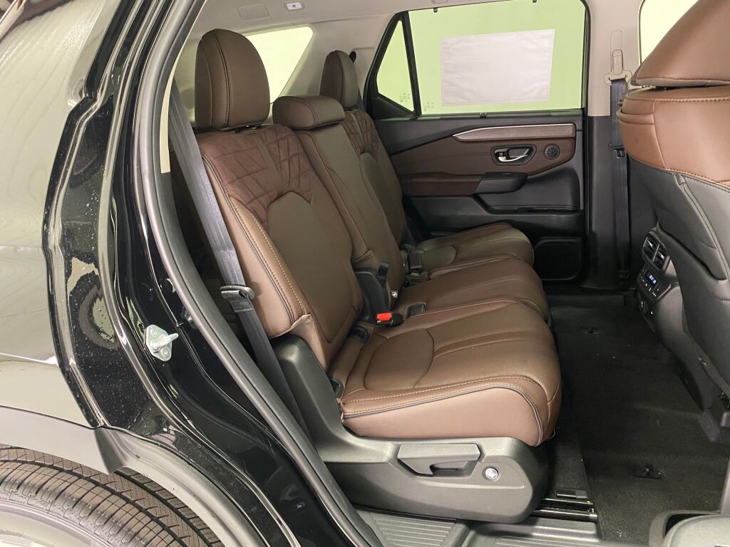 2026 Honda Pilot photo 9 of 24