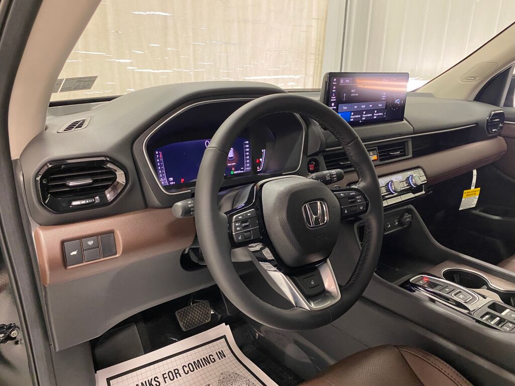 2026 Honda Pilot photo 17 of 24
