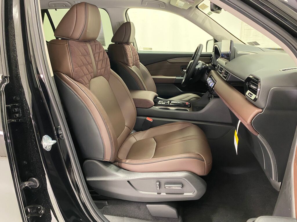 2026 Honda Pilot photo 8 of 24