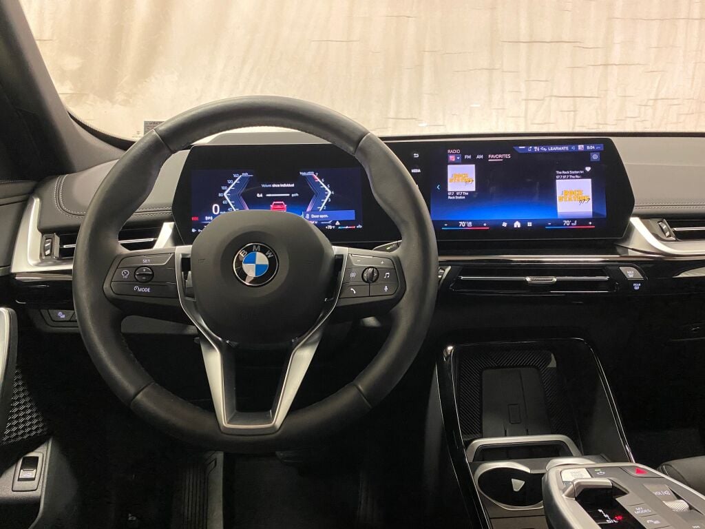 2026 BMW X1 photo 4 of 37