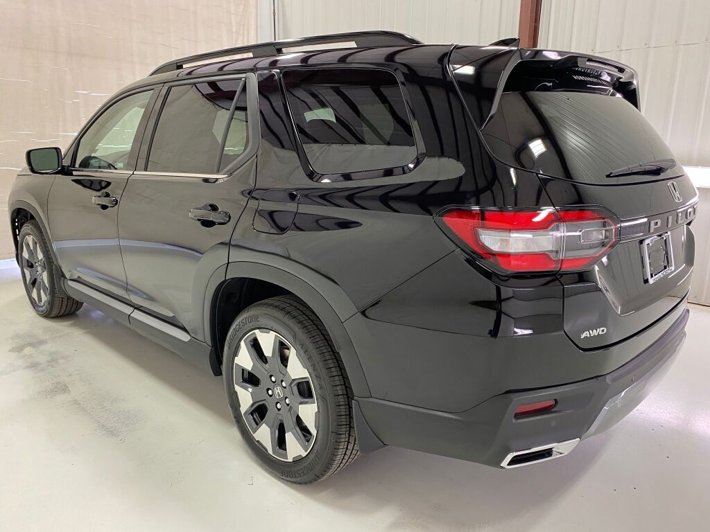 2026 Honda Pilot photo 5 of 24