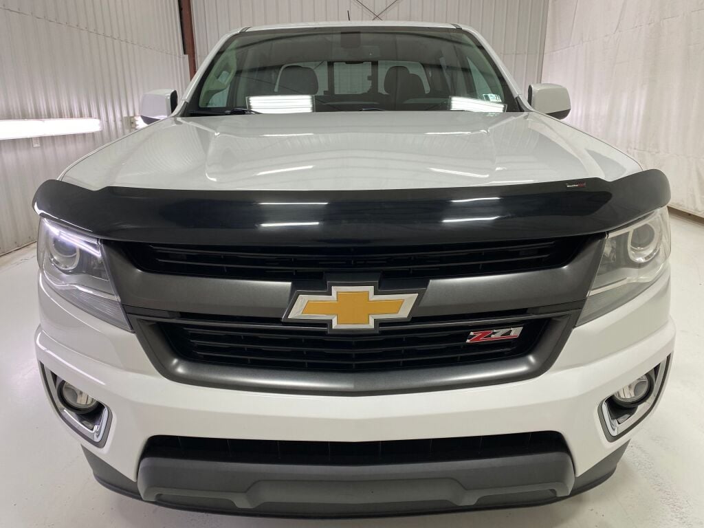 2020 Chevrolet Colorado photo 2 of 10
