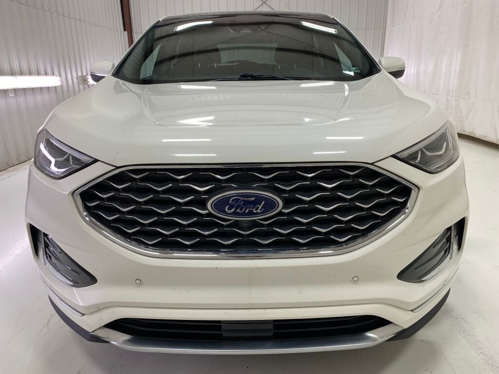2020 Ford Edge photo 2 of 10
