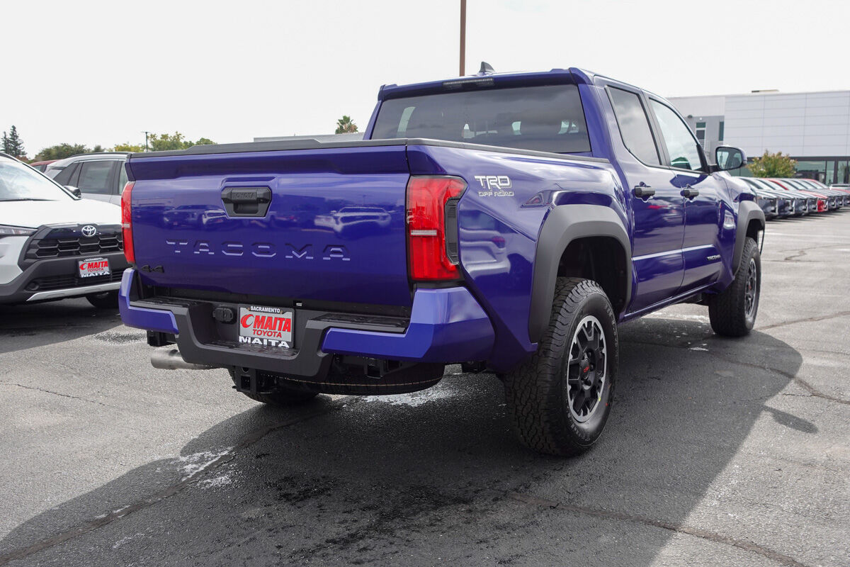 2025 Toyota Tacoma TRD Off-Road photo 3