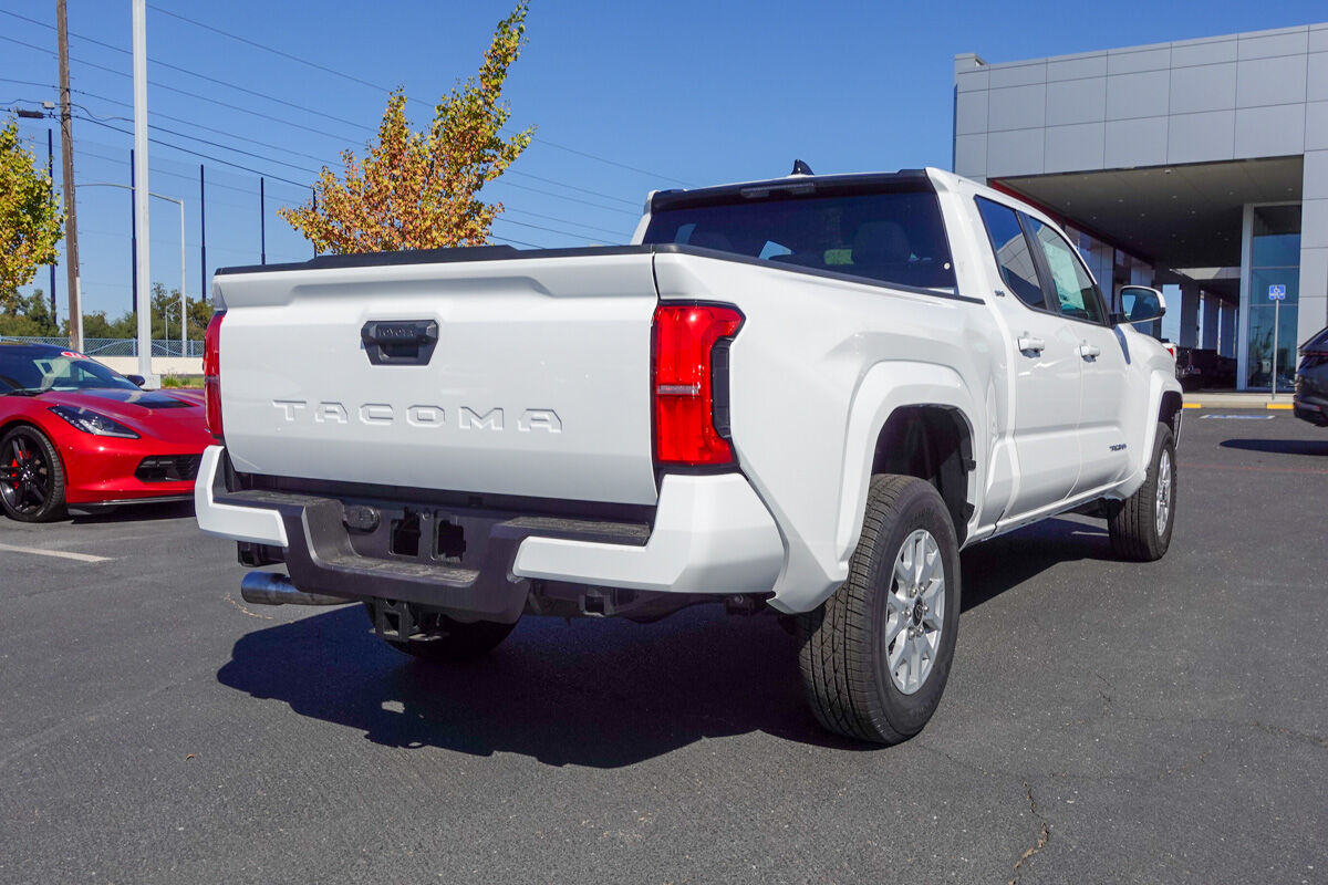 2025 Toyota Tacoma SR5 photo 3