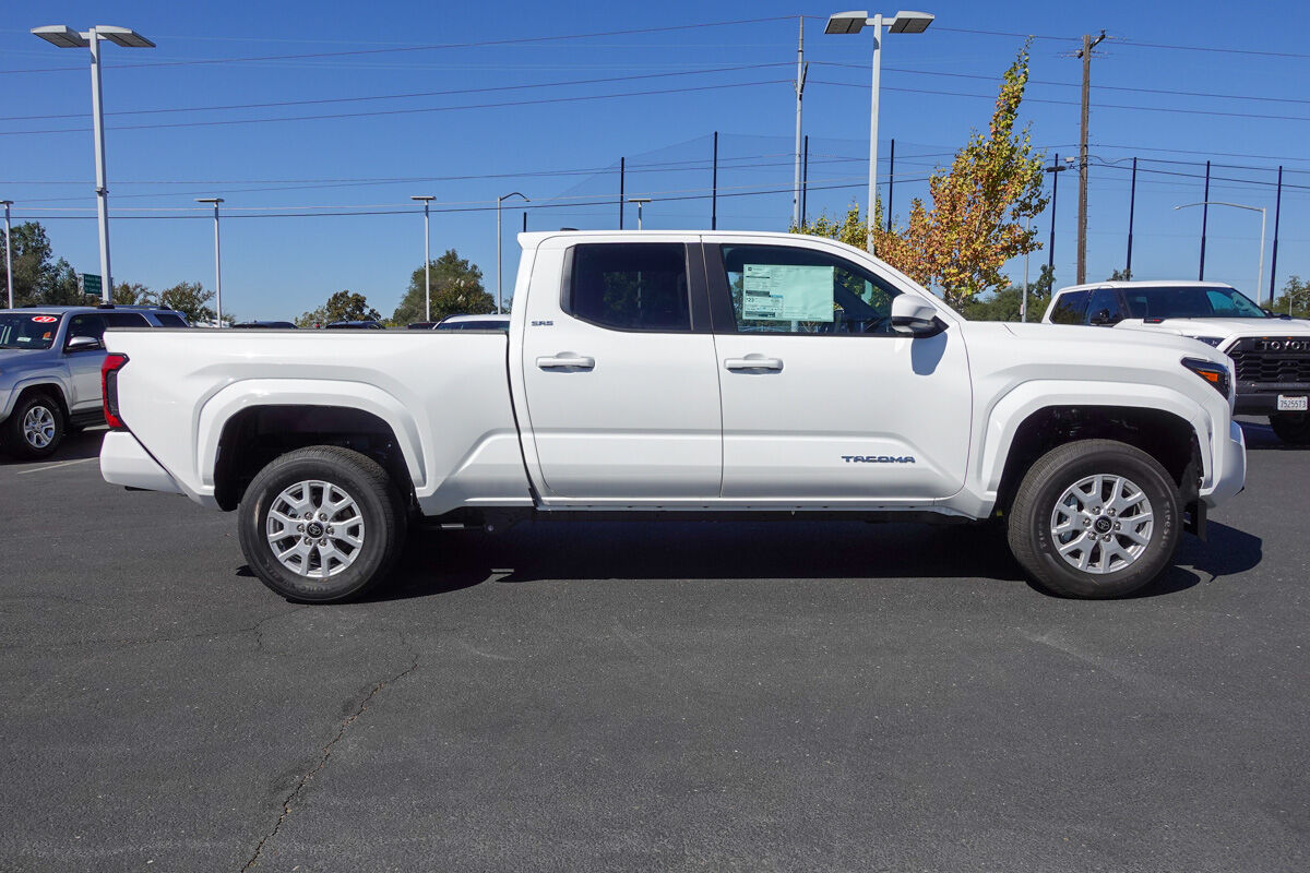 2025 Toyota Tacoma SR5 photo 2