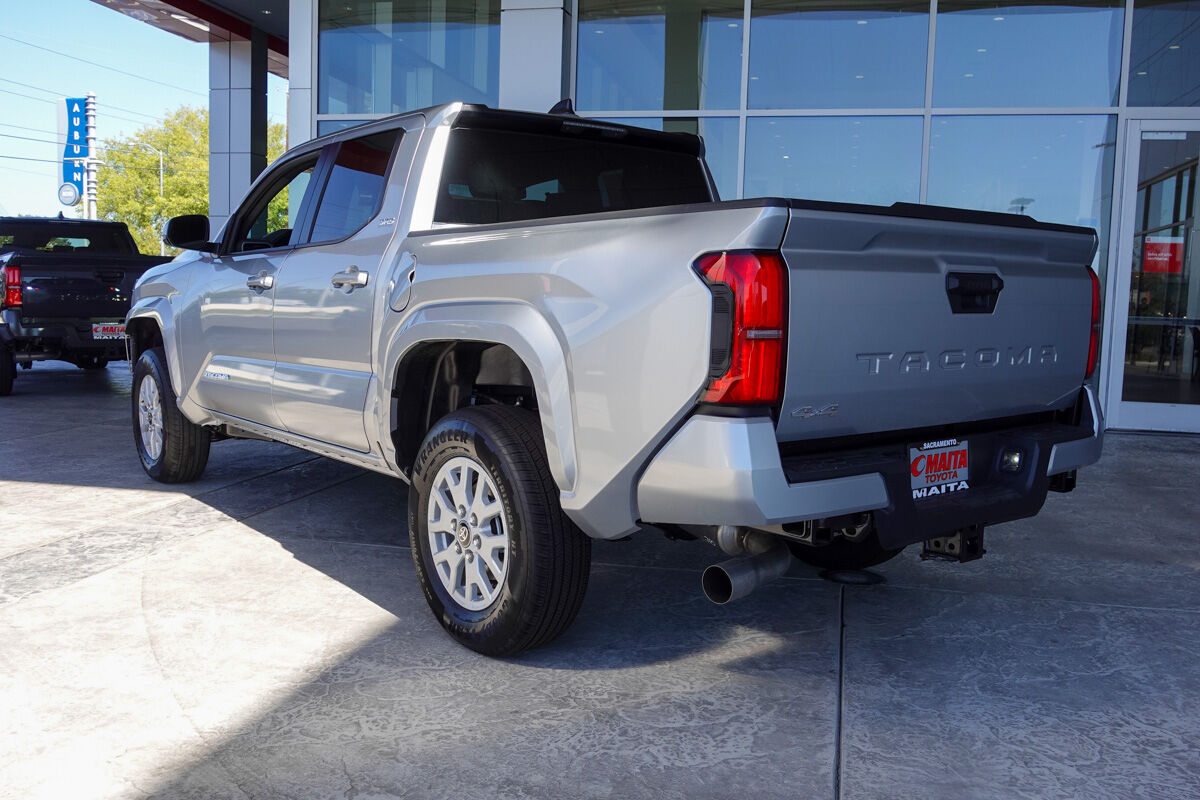 2025 Toyota Tacoma SR5 photo 4