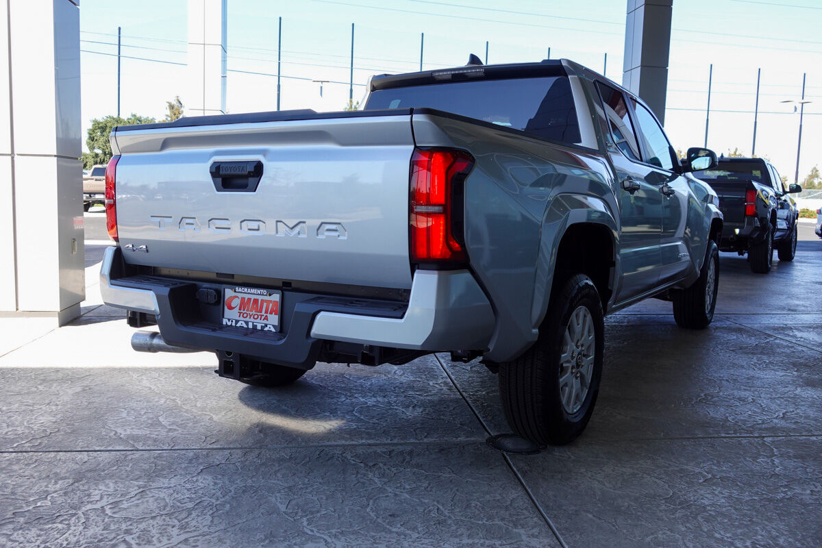 2025 Toyota Tacoma SR5 photo 3