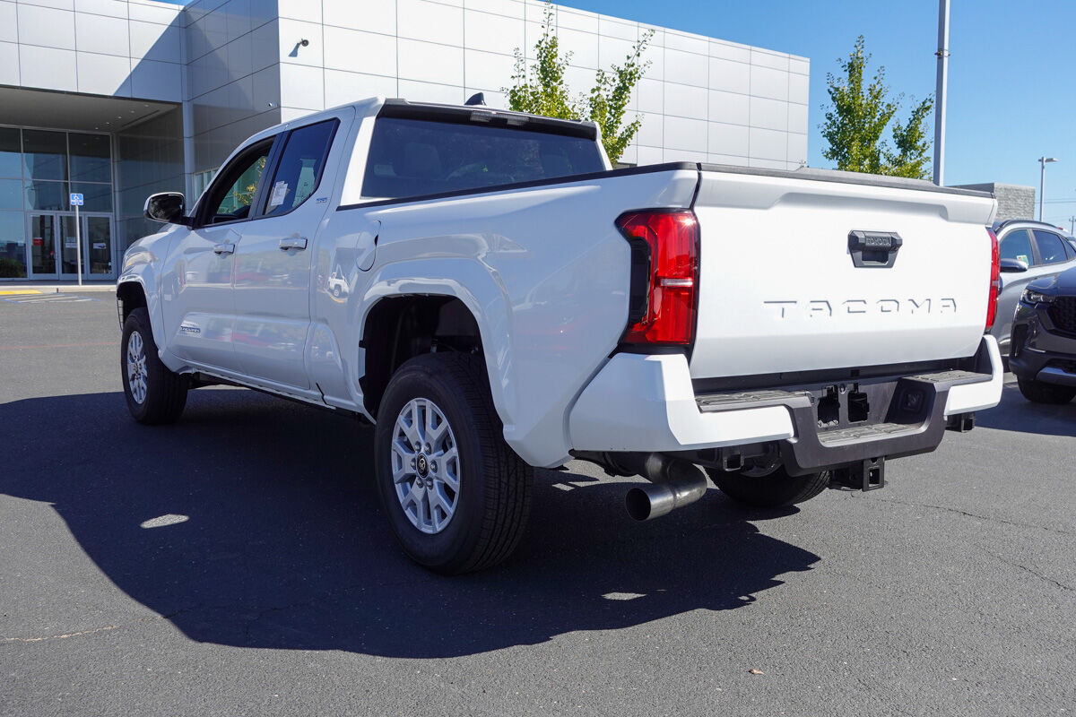 2025 Toyota Tacoma SR5 photo 4