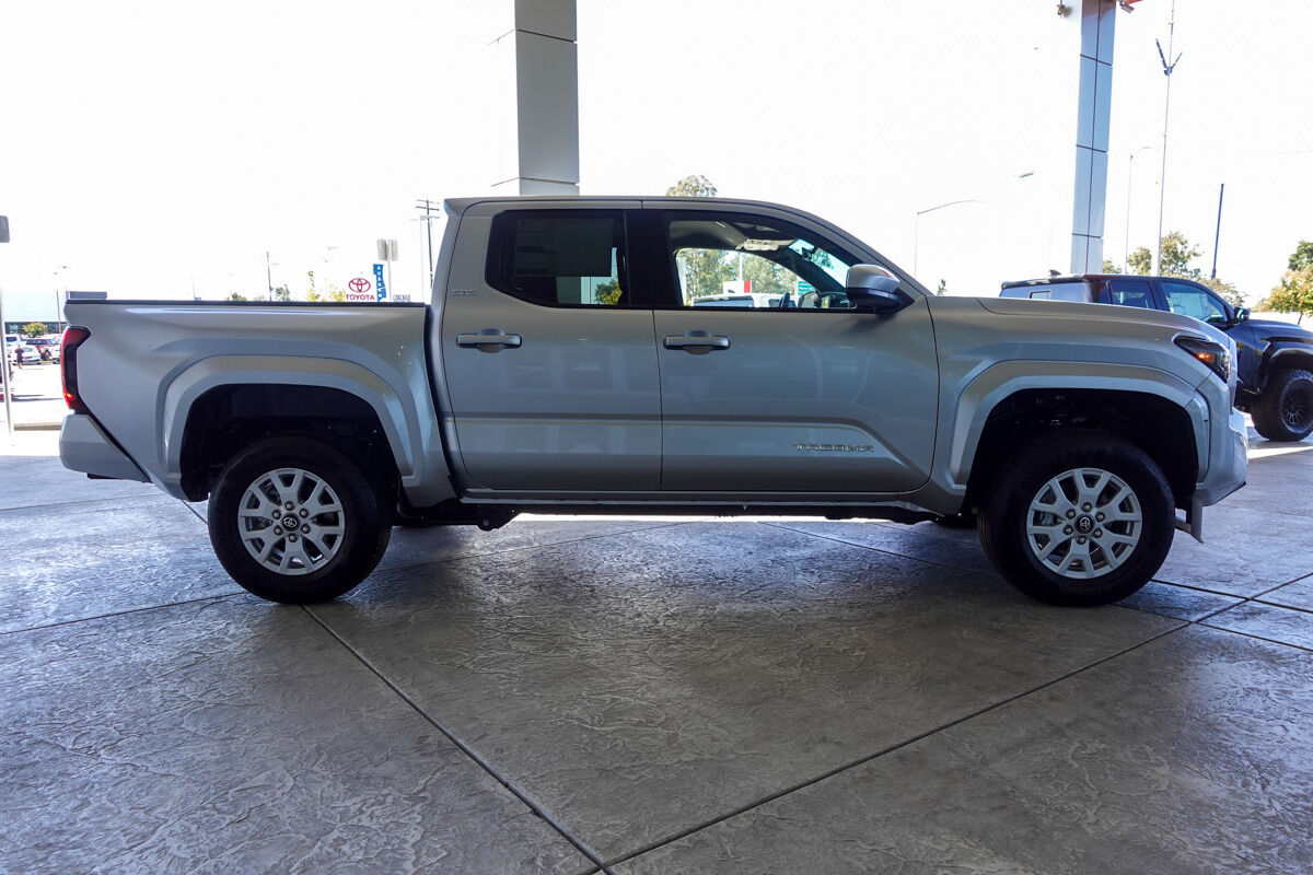 2025 Toyota Tacoma SR5 photo 2