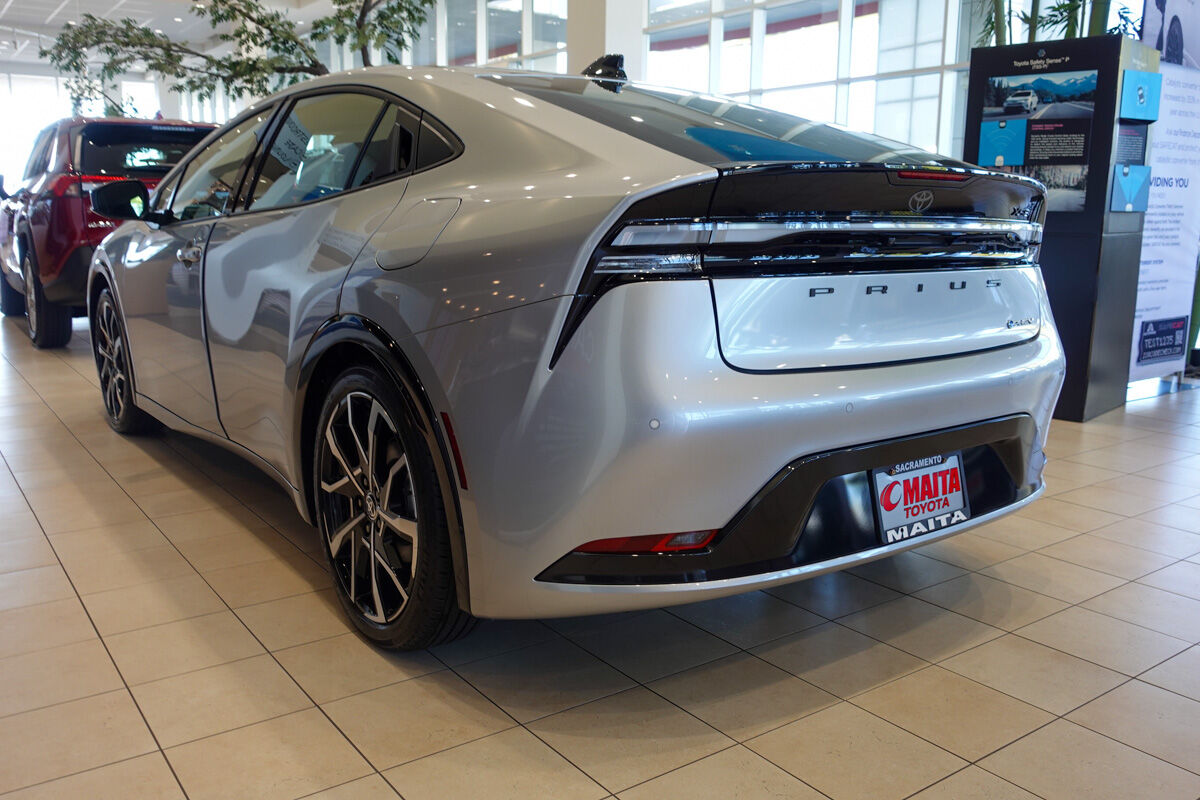 2026 Toyota Prius Plug-in Hybrid XSE photo 2