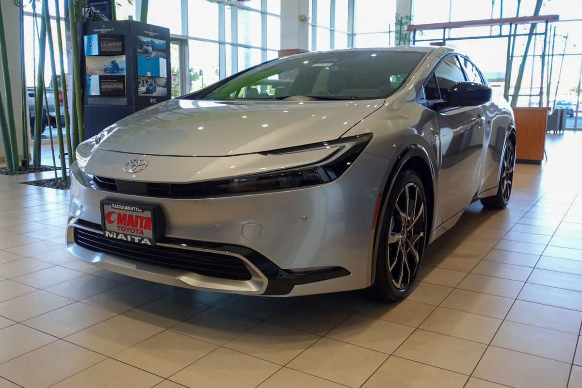 2026 Toyota Prius Plug-in Hybrid XSE photo 3