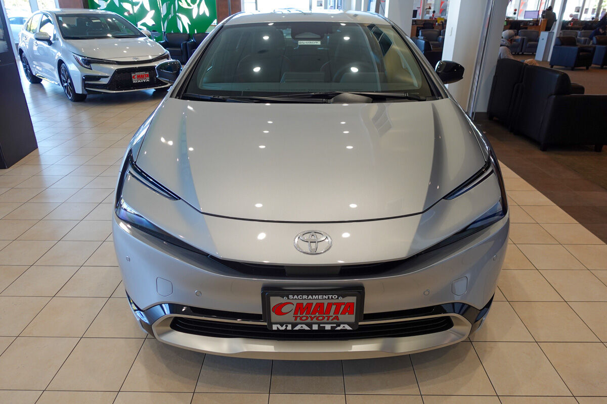 2026 Toyota Prius Plug-in Hybrid XSE photo 4