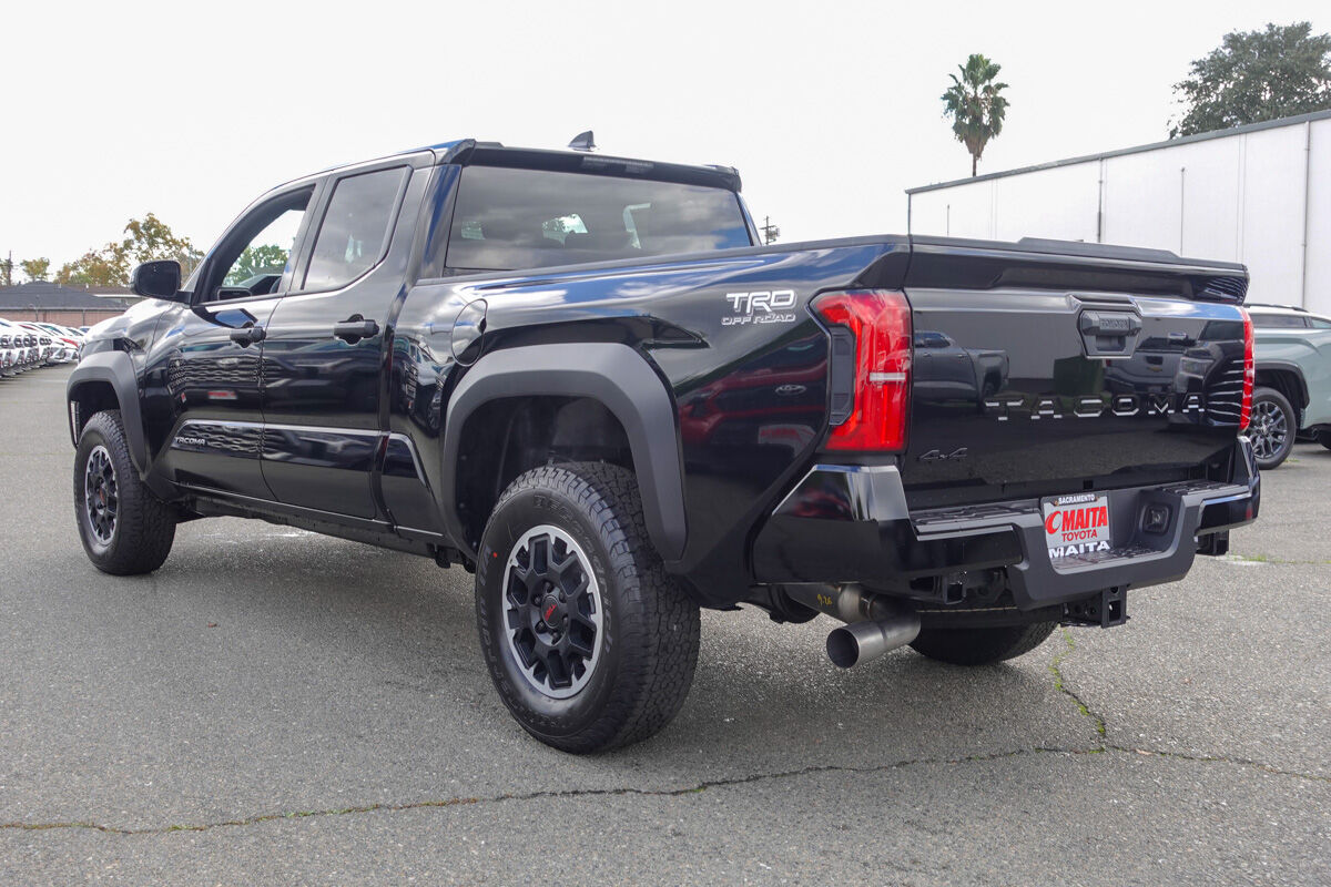 2025 Toyota Tacoma TRD Off-Road photo 4