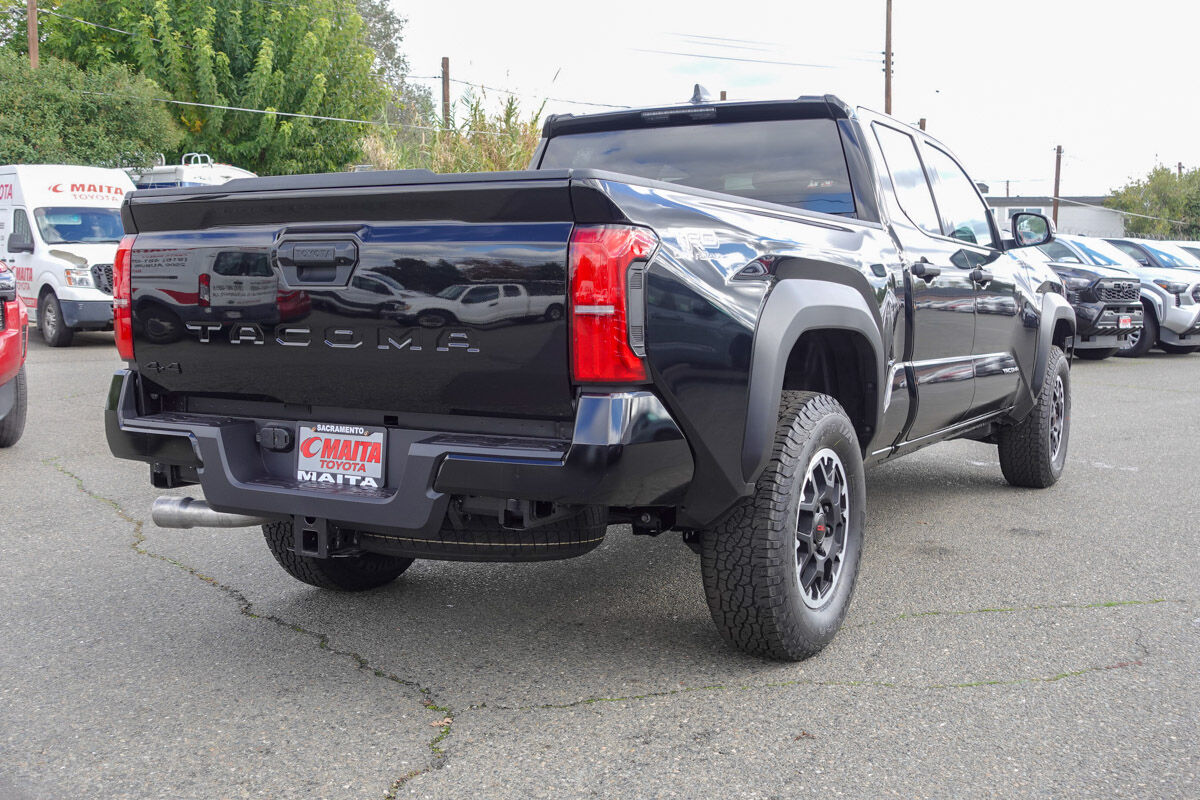 2025 Toyota Tacoma TRD Off-Road photo 3