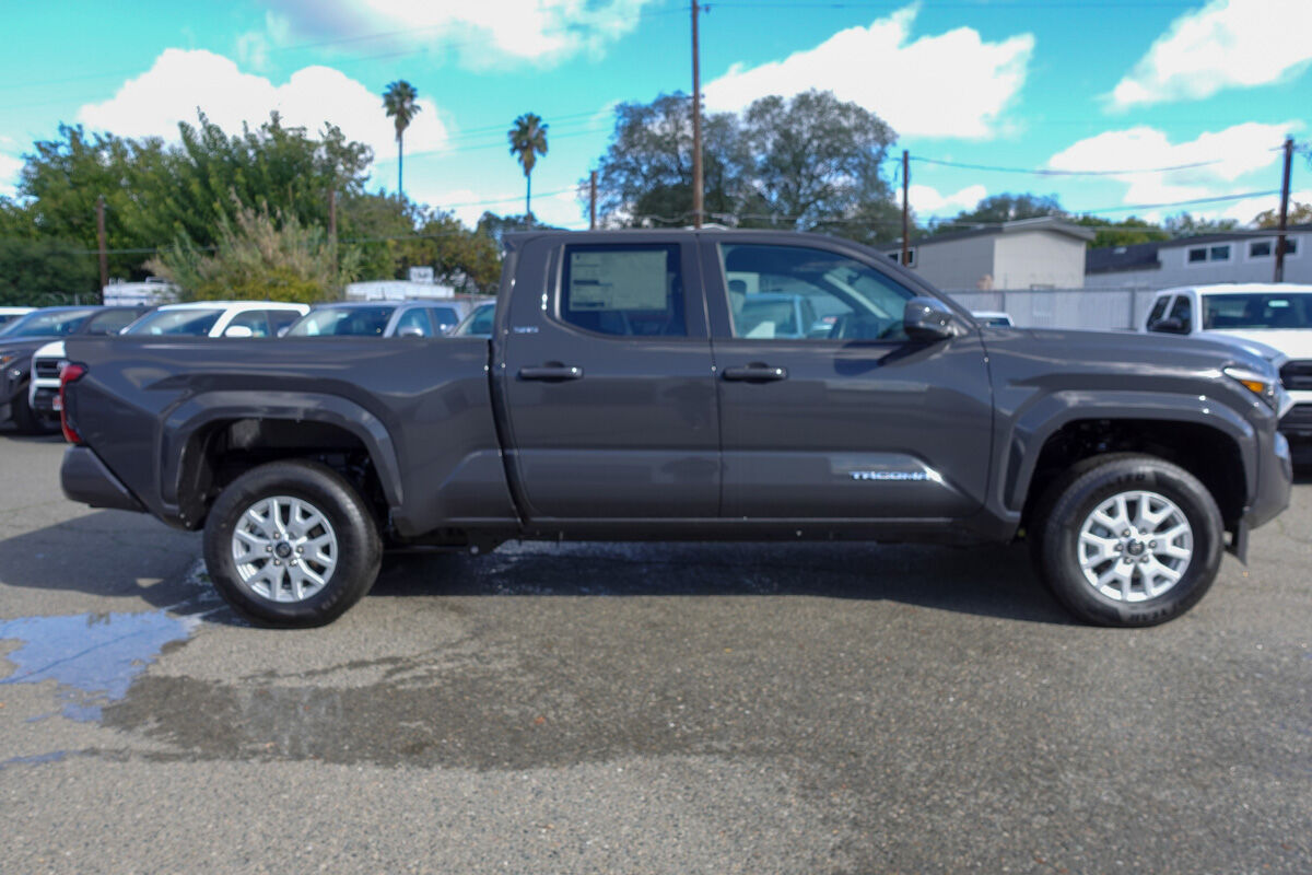 2025 Toyota Tacoma SR5 photo 2