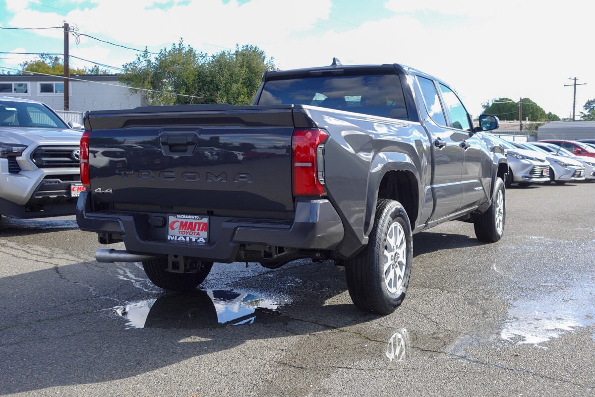 2025 Toyota Tacoma SR5 photo 3