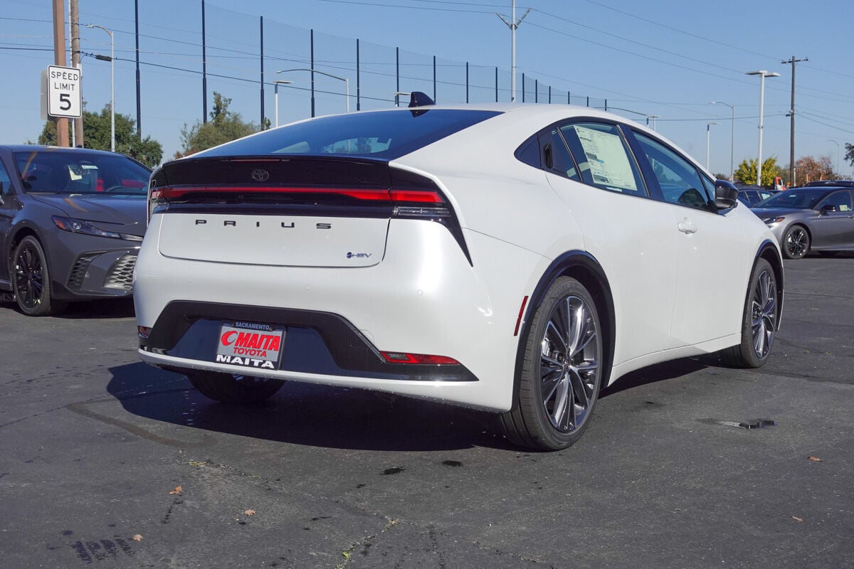 2026 Toyota Prius XLE photo 2