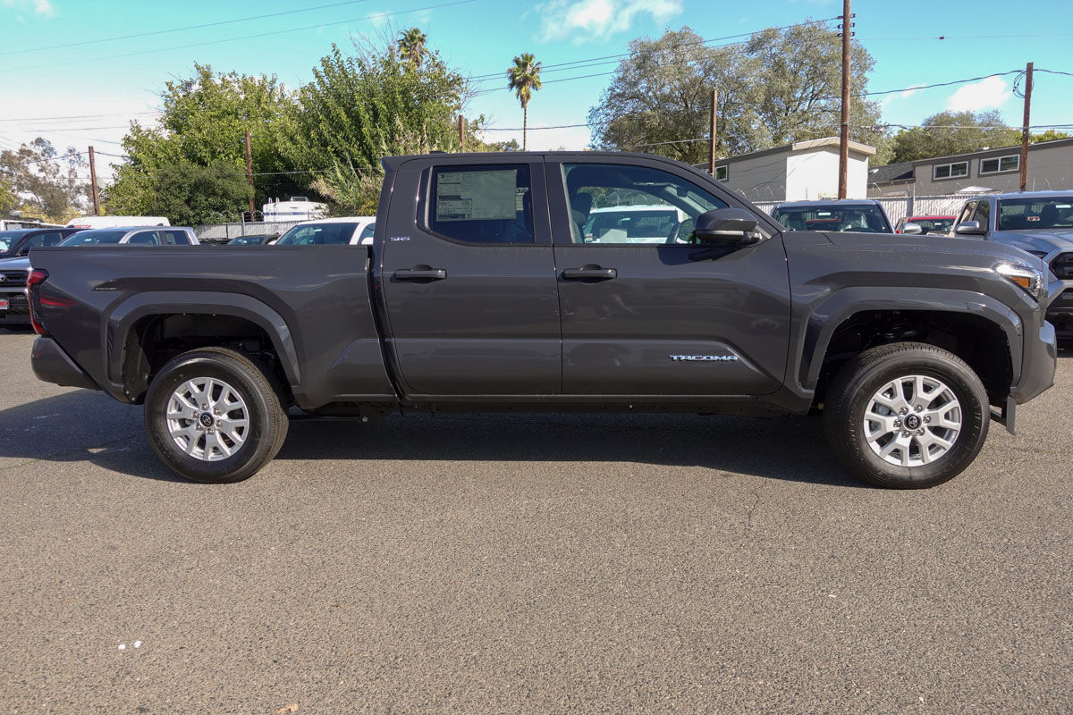 2025 Toyota Tacoma SR5 photo 2