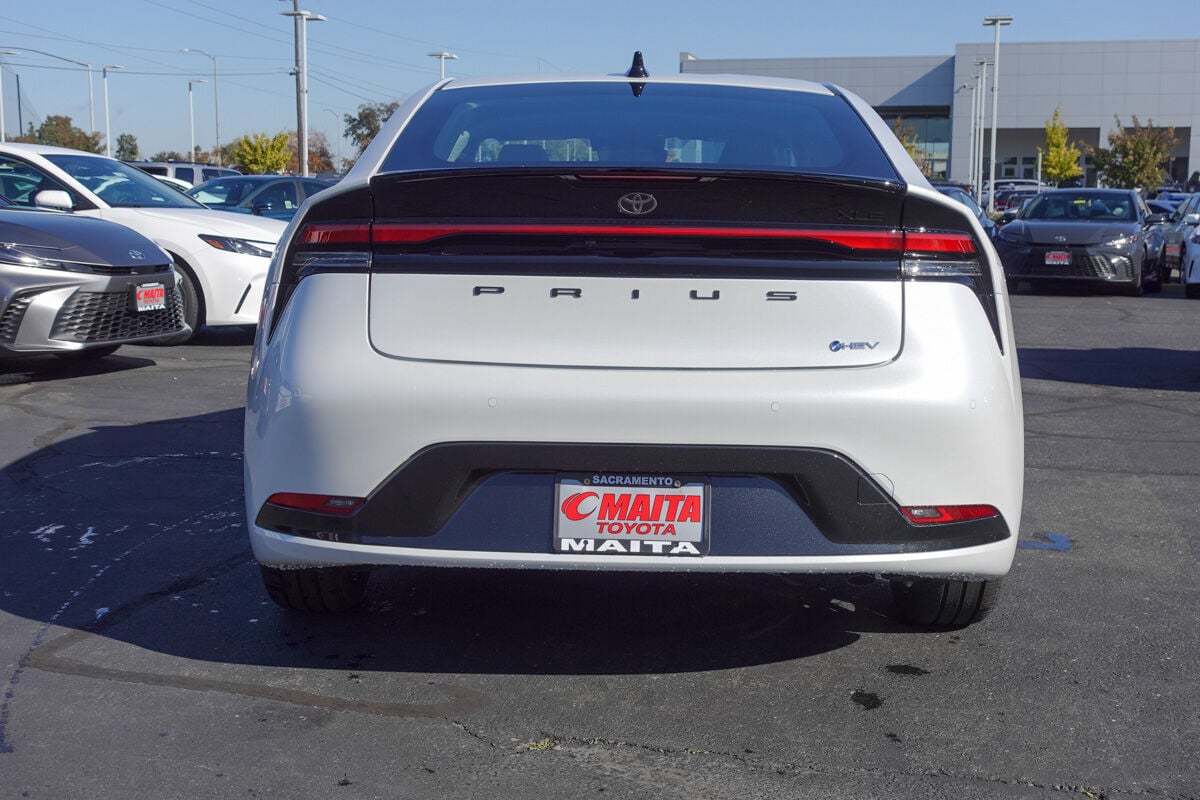 2026 Toyota Prius XLE photo 3