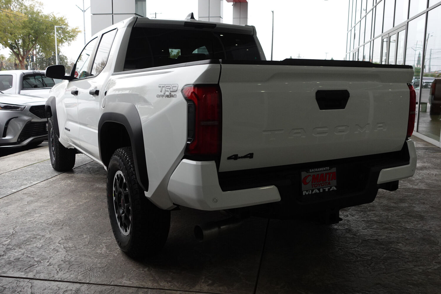 2025 Toyota Tacoma TRD Off-Road photo 2