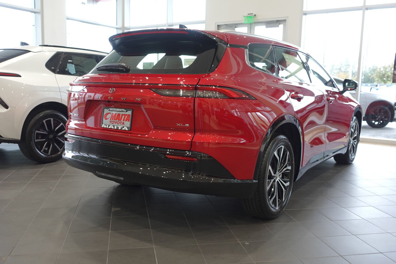 2025 Toyota Crown Signia XLE photo 2