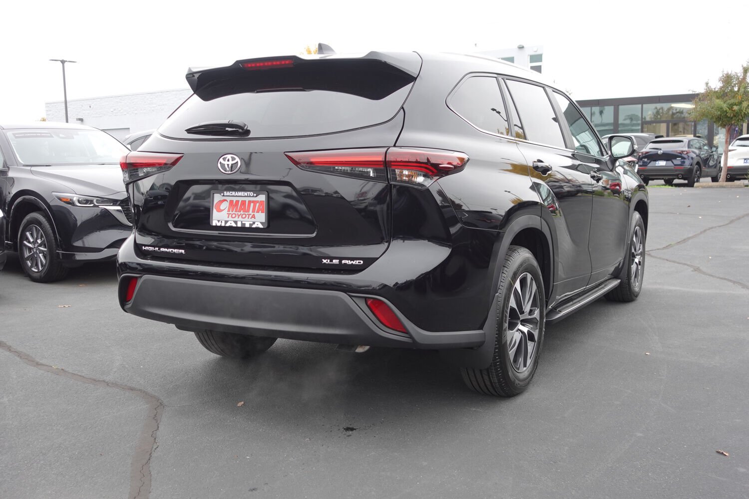 2026 Toyota Highlander XLE photo 2