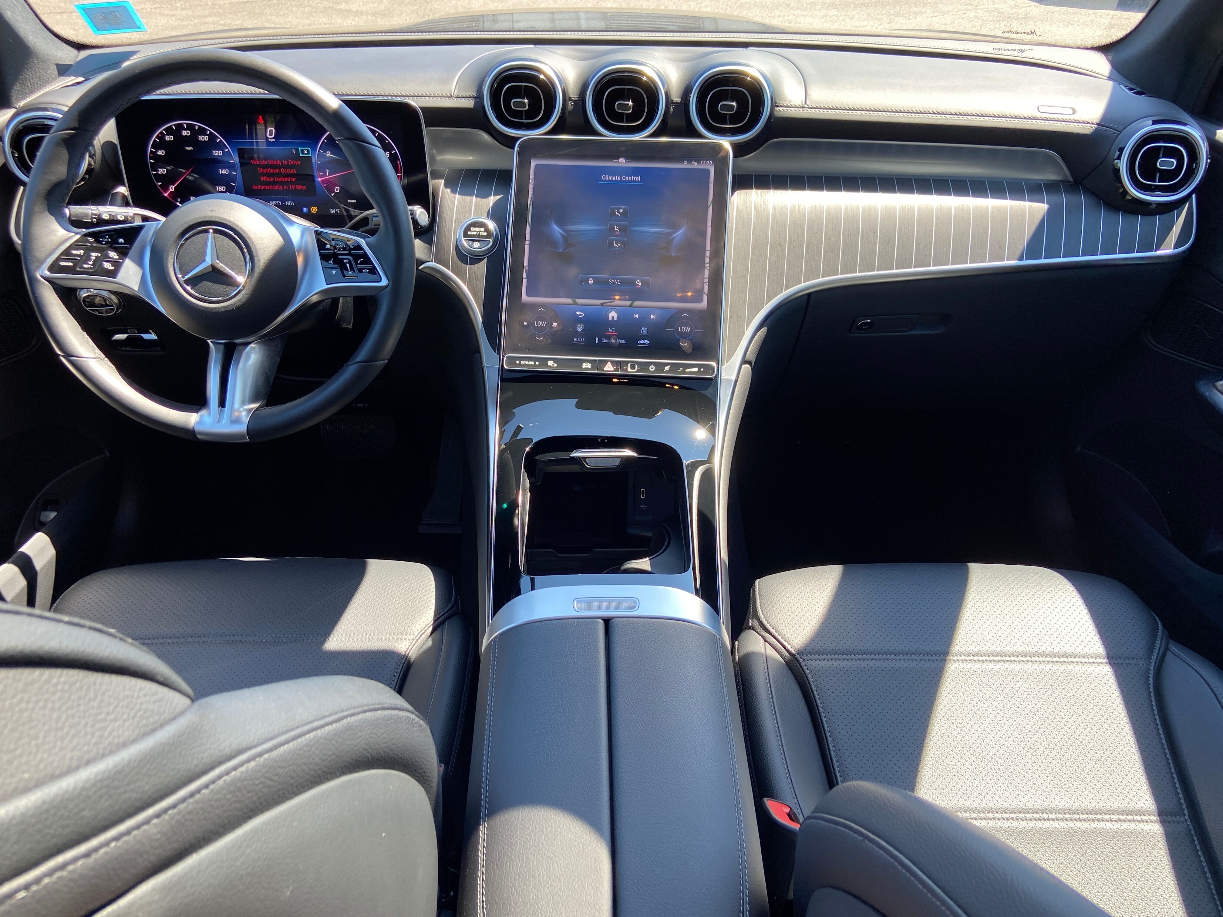 2024 Mercedes Benz GLC 300 photo 2