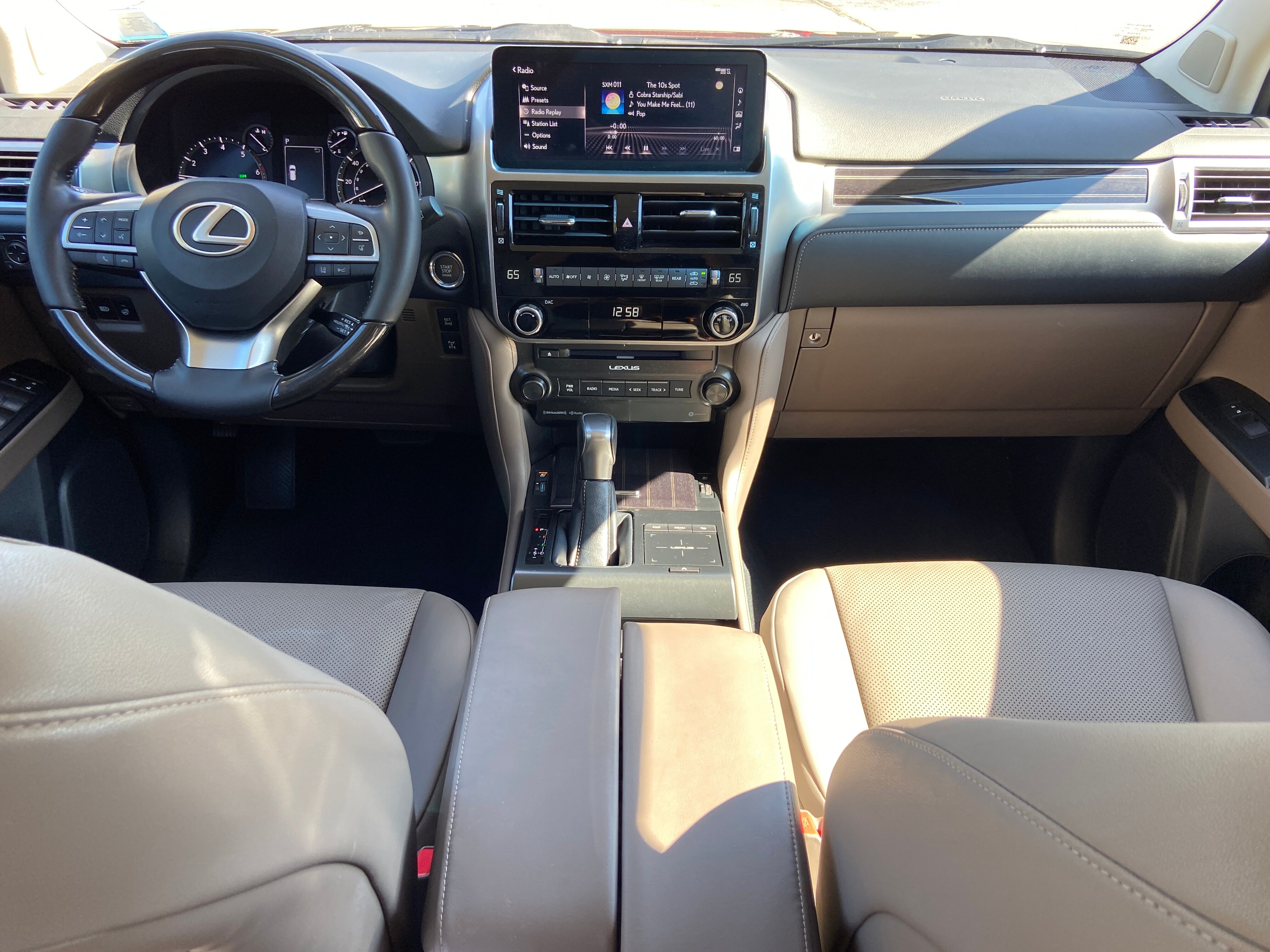 2023 Lexus GX 460 photo 2