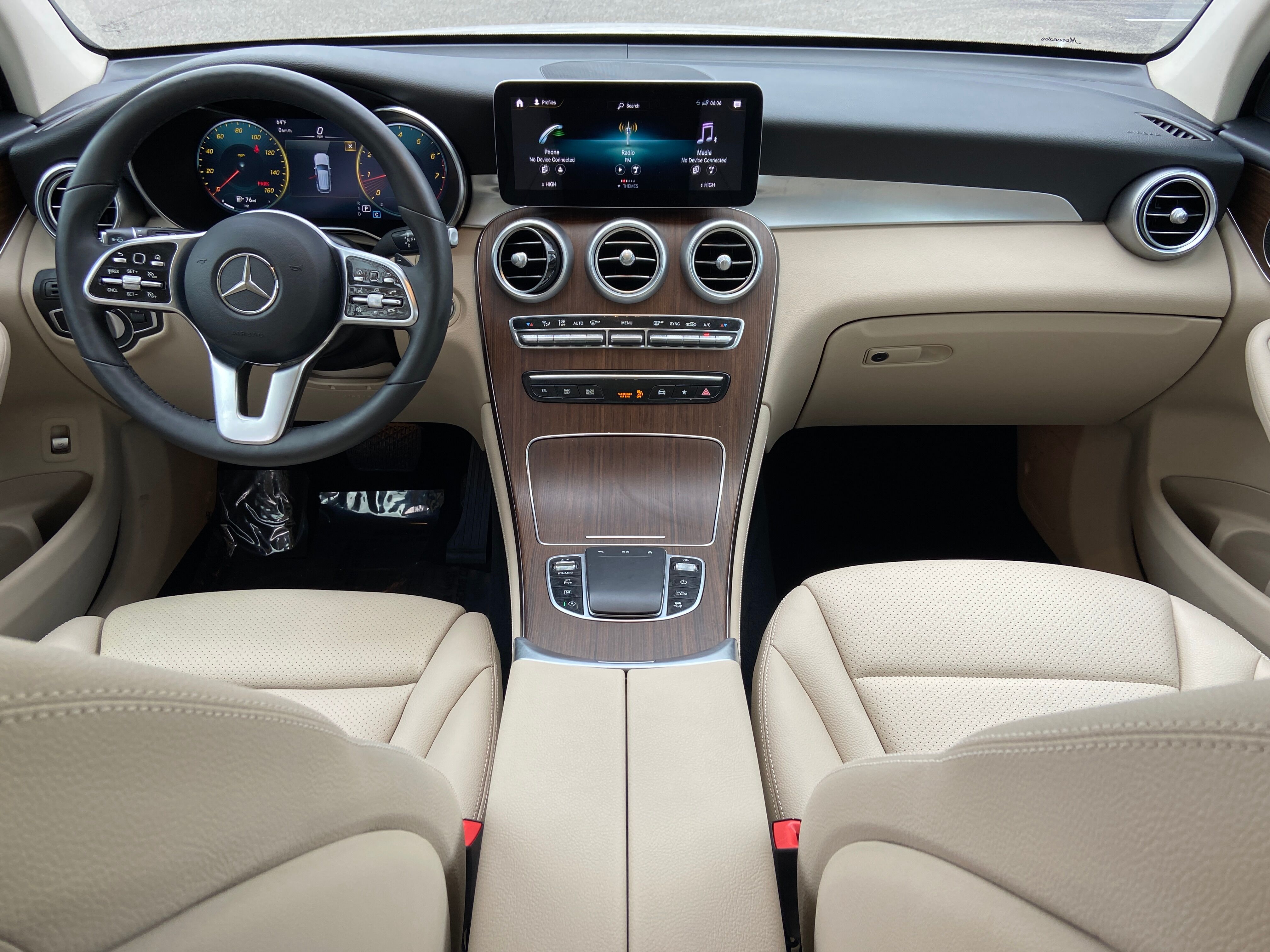 2021 Mercedes Benz GLC 300 photo 2