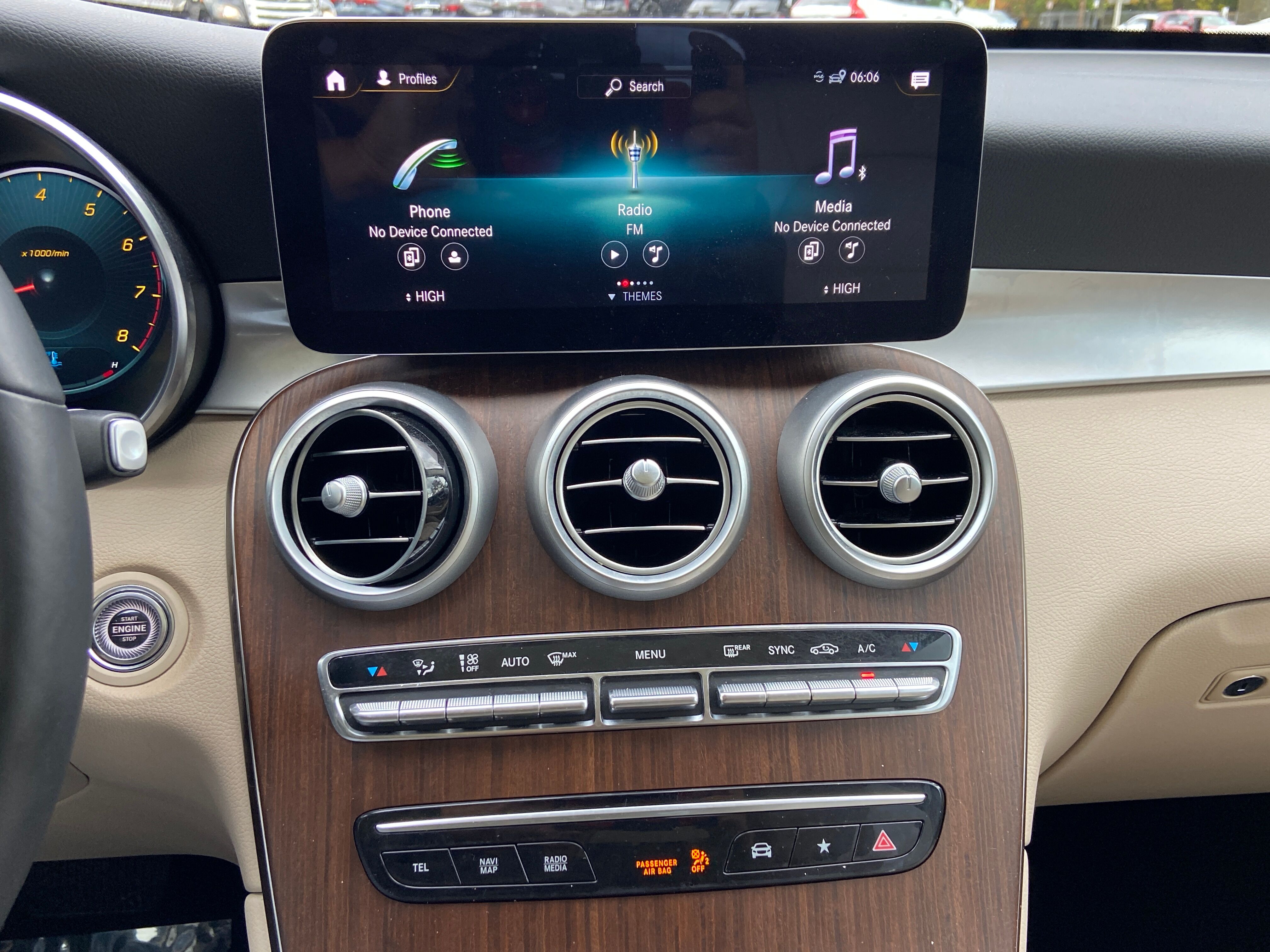 2021 Mercedes Benz GLC 300 photo 3