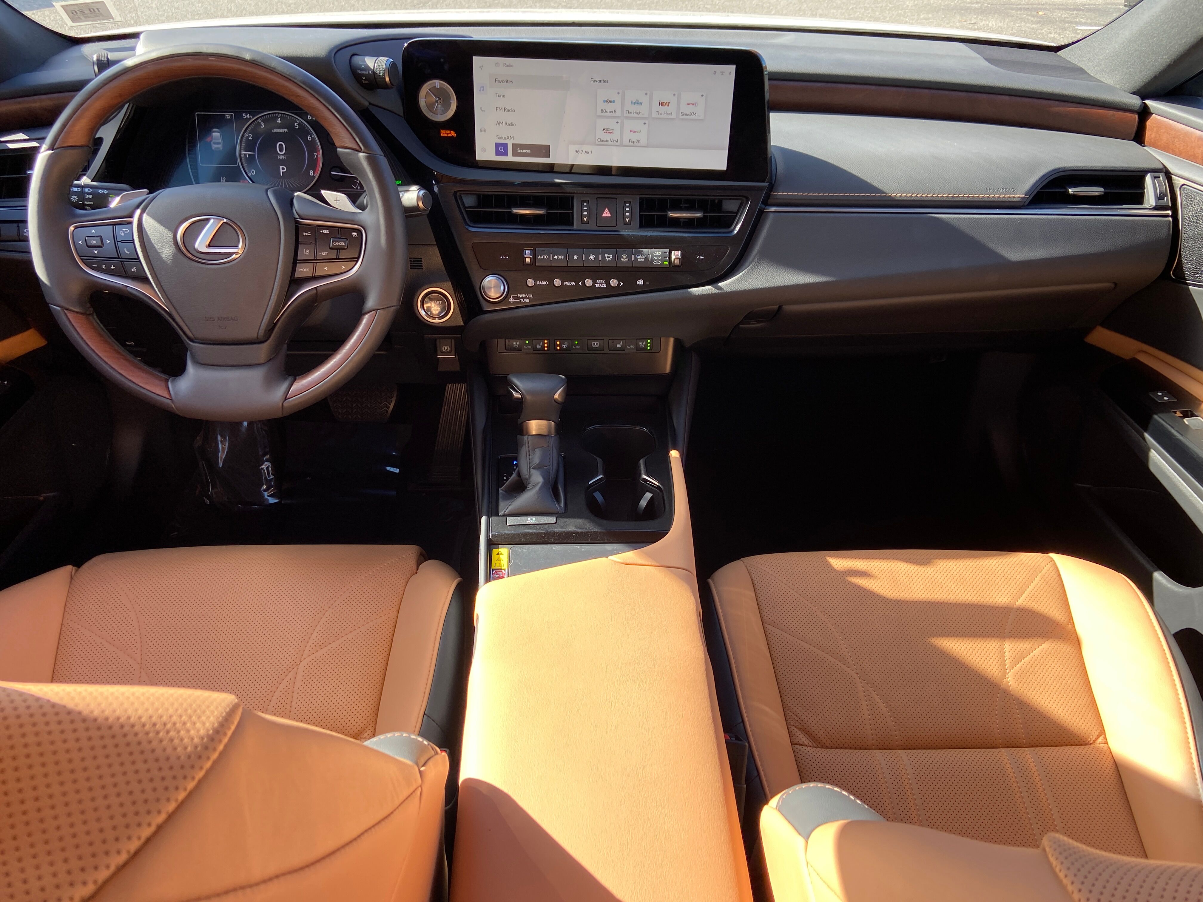 2024 Lexus ES 350 Luxury photo 2