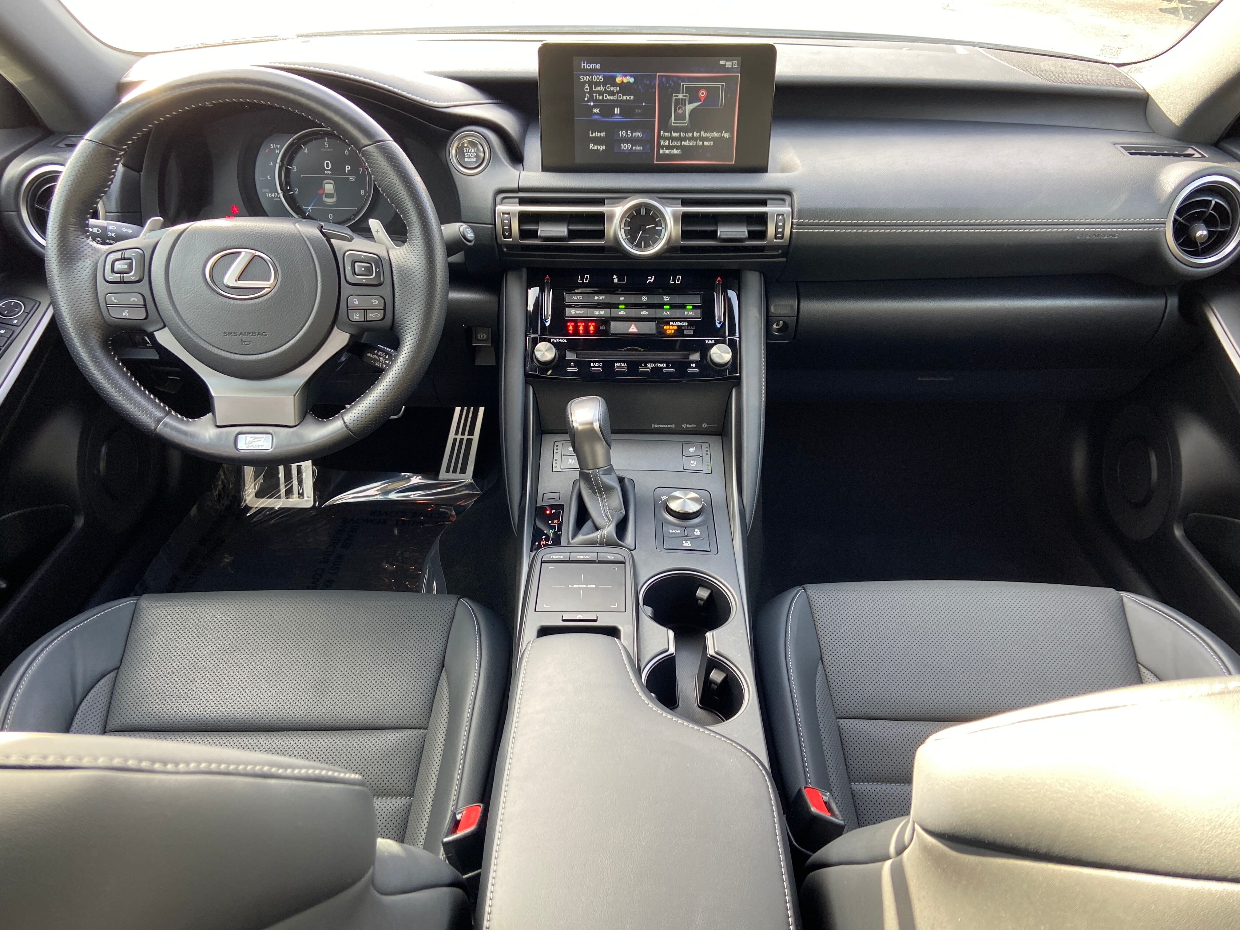 2022 Lexus IS 350 F SPORT photo 2