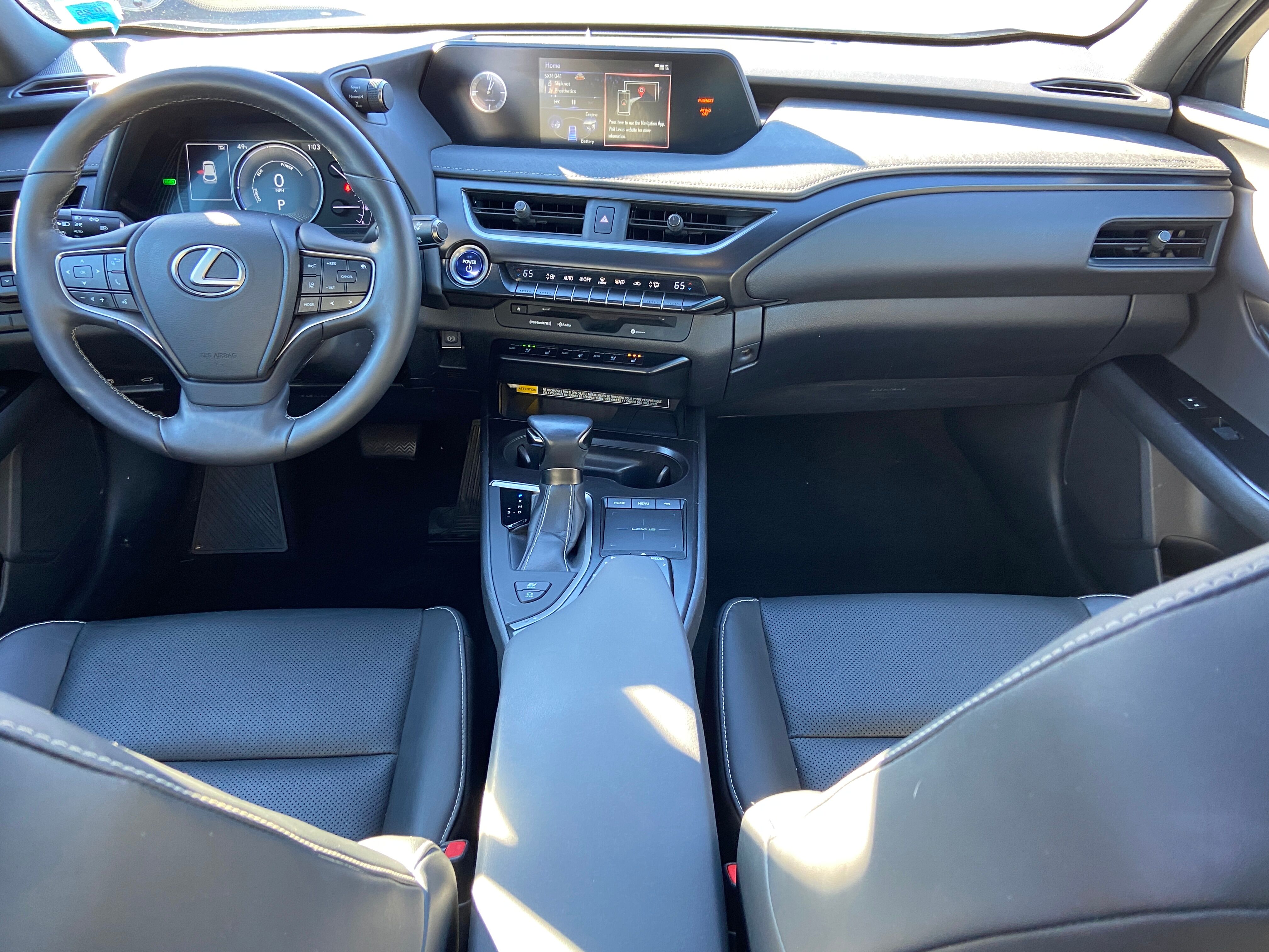 2020 Lexus UX 250h Premium photo 2