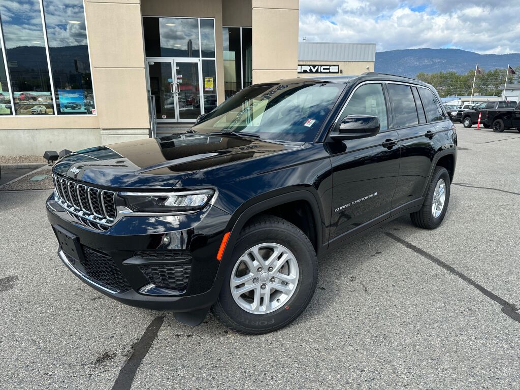 2024 Jeep Grand Cherokee Laredo 4WD