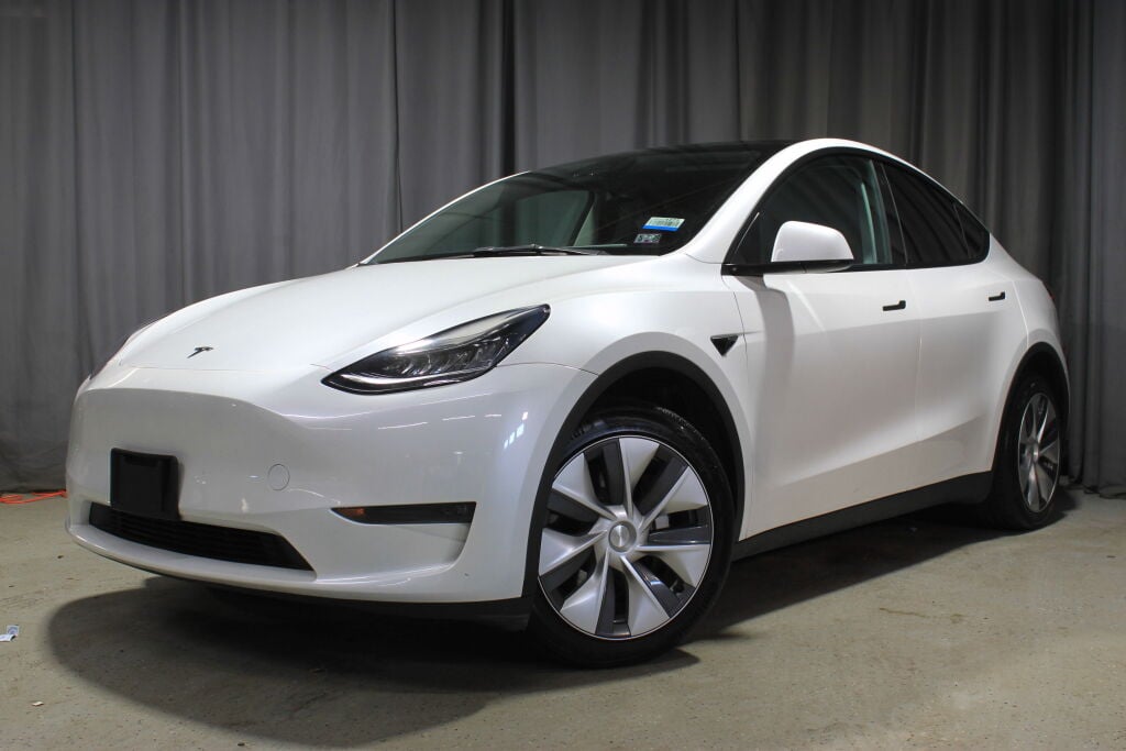 View vehicle photo 2