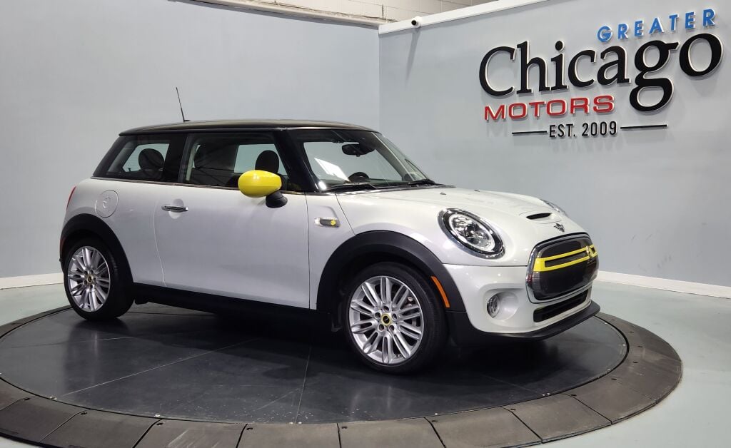 2021 MINI Hardtop Cooper SE's photo