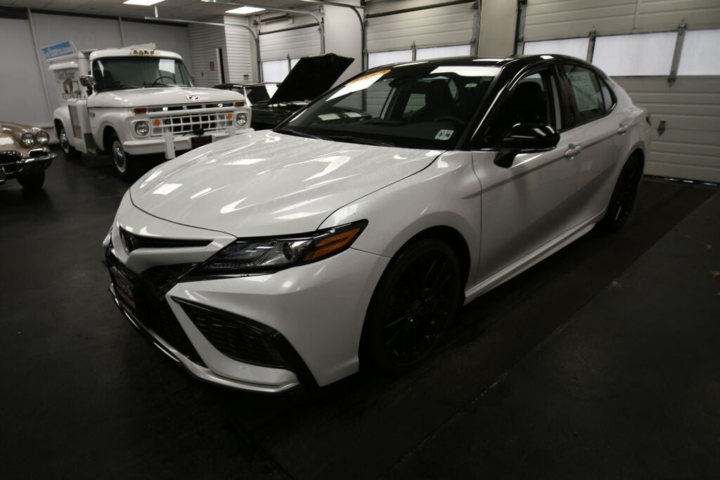 View vehicle photo 4