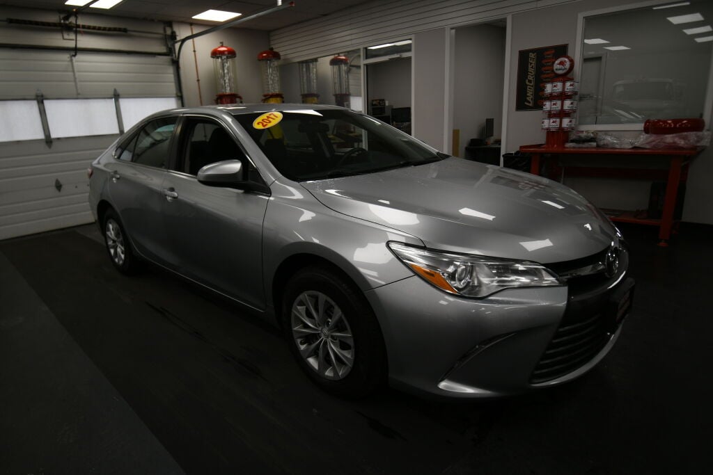 View vehicle photo 2