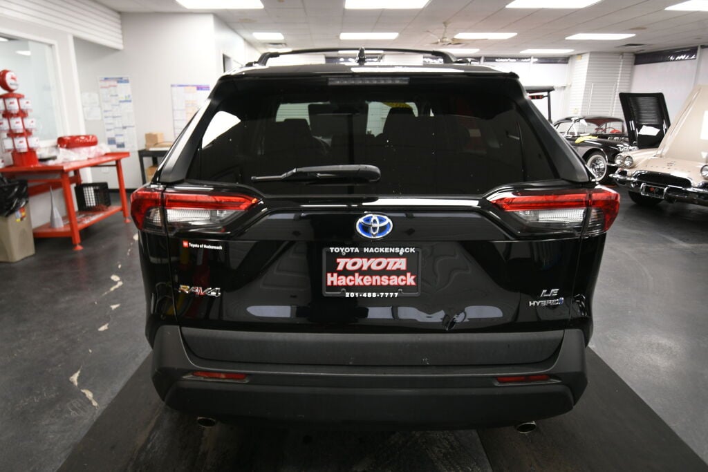 View vehicle photo 7