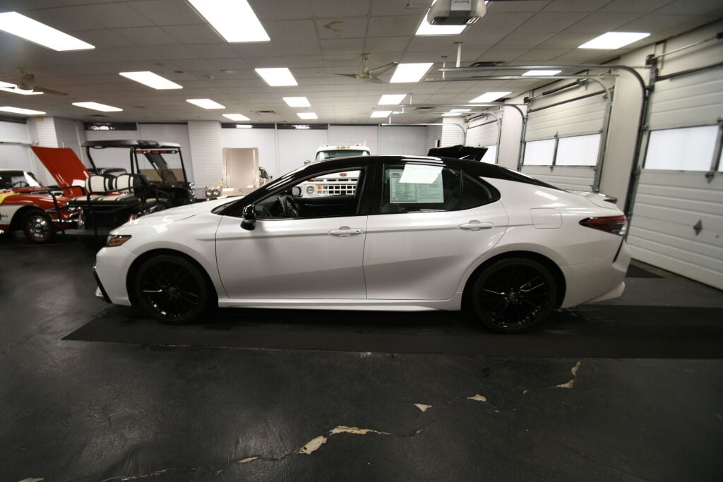 View vehicle photo 5