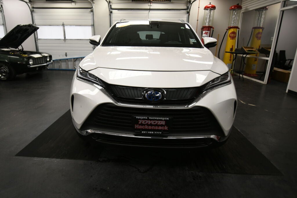 View vehicle photo 3