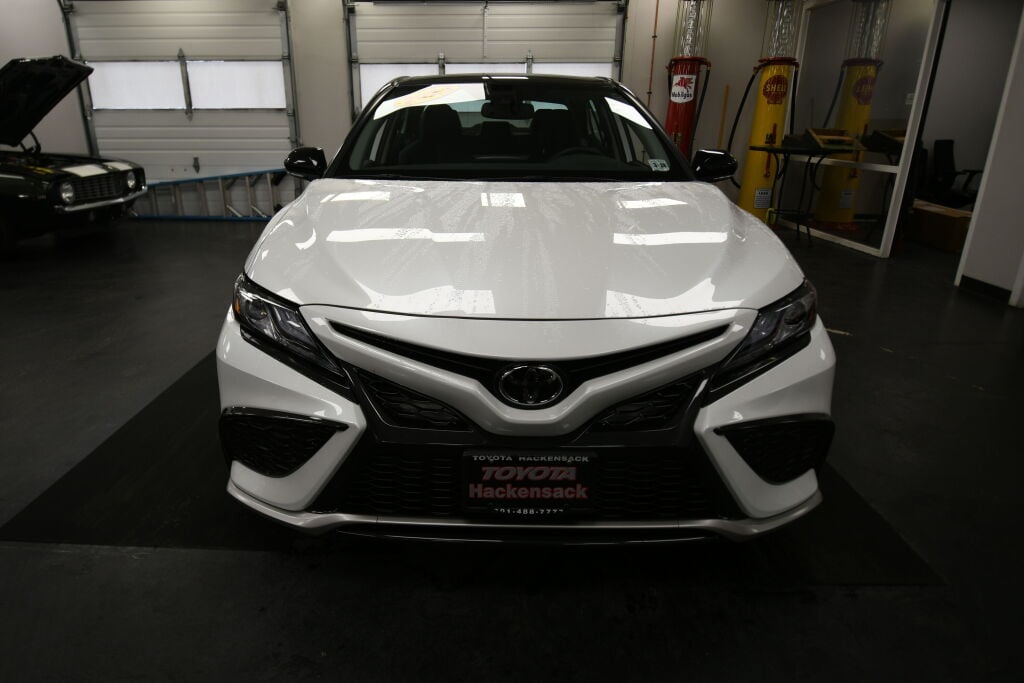 View vehicle photo 3