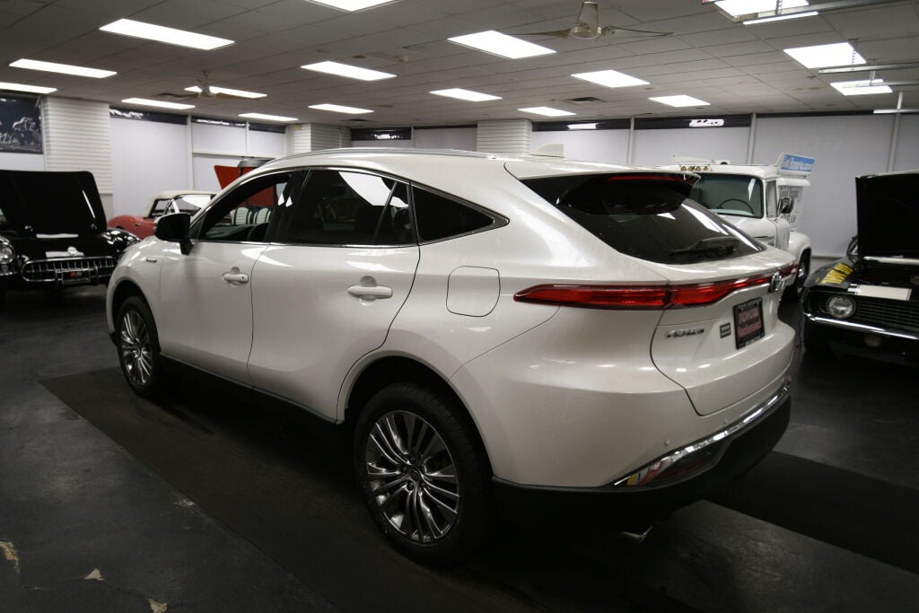 View vehicle photo 6