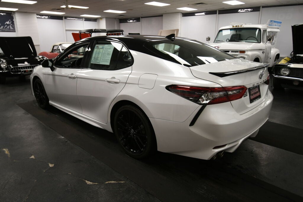 View vehicle photo 6