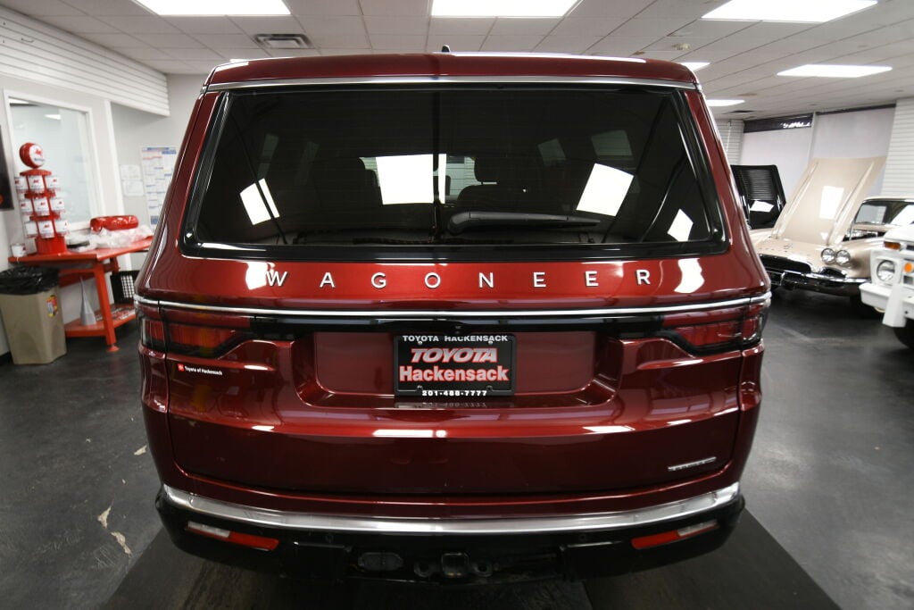View vehicle photo 7